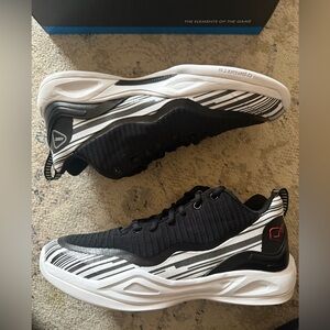 Q4 White Streak 495 LO SP Men’s Sneakers – Black/White – Size 10 – Brand New